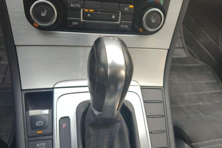 Used Volkswagen FAW-Volkswagen CC 2012 2.0 TSI Ultimate Edition Gear Lever