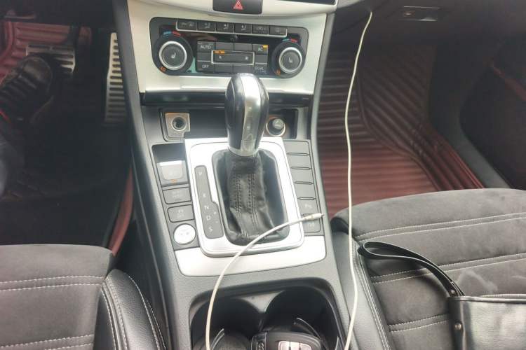 Used Volkswagen FAW-Volkswagen CC 2012 2.0 TSI Ultimate Edition Gear Lever