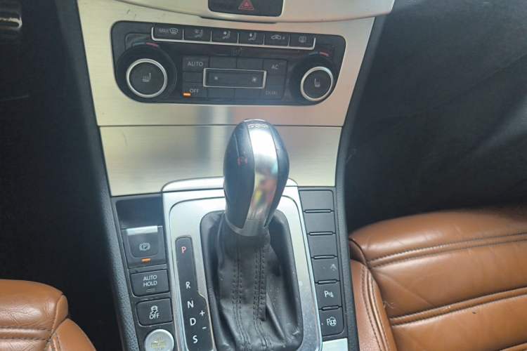 Used Volkswagen FAW-Volkswagen CC 2012 2.0 TSI Ultimate Edition Gear Lever