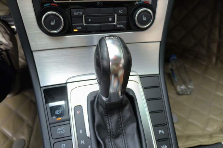 Used Volkswagen FAW-Volkswagen CC 2012 2.0 TSI Luxury Model Gear Lever