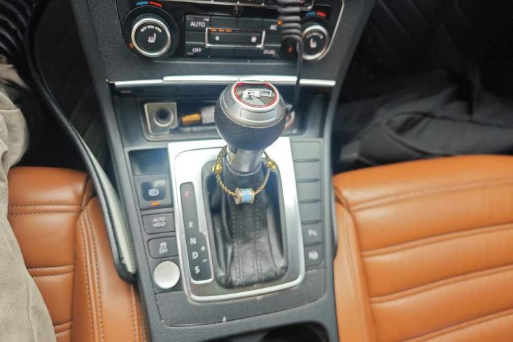 Used Volkswagen FAW-Volkswagen CC 2012 1.8TSI Luxury Model Gear Lever