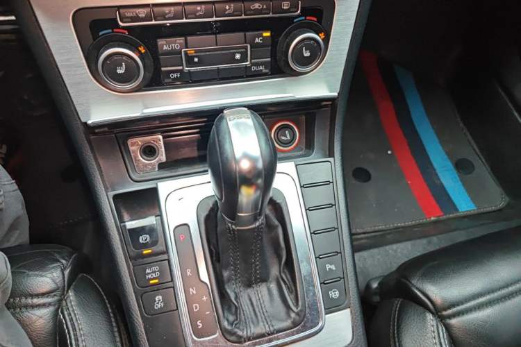 Used Volkswagen FAW-Volkswagen CC 2012 1.8TSI Elite Edition Gear Lever