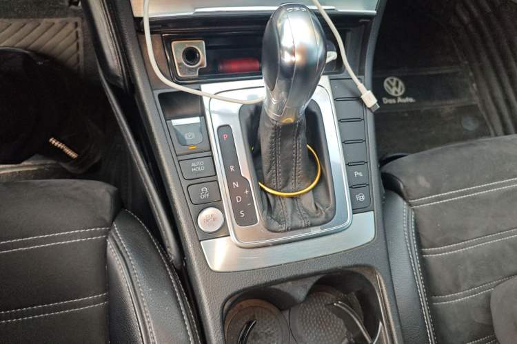 Used Volkswagen FAW-Volkswagen CC 2012 2.0 TSI Luxury Model Gear Lever