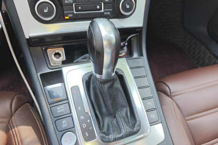 Used Volkswagen FAW-Volkswagen CC 2012 2.0 TSI Ultimate Edition Gear Lever