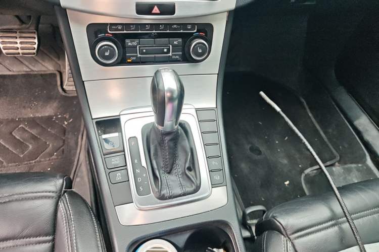 Used Volkswagen FAW-Volkswagen CC 2012 1.8TSI Elite Edition Gear Lever