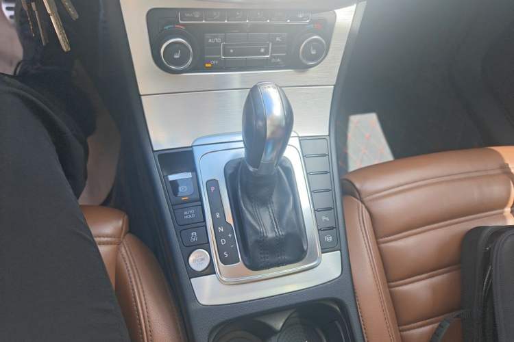 Used Volkswagen FAW-Volkswagen CC 2012 1.8TSI Luxury Model Gear Lever