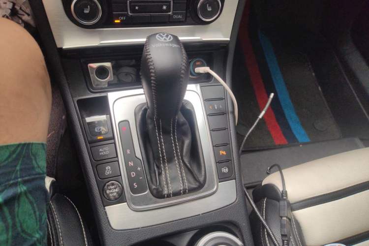 Used Volkswagen FAW-Volkswagen CC 2012 3.0 FSI V6 Gear Lever