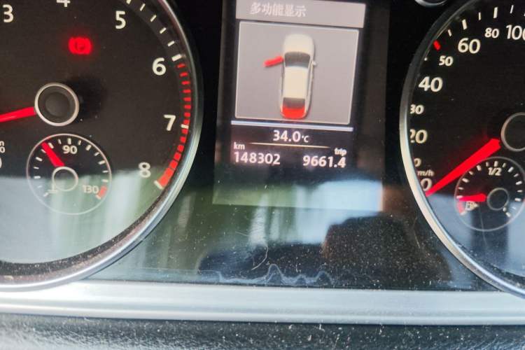 Used Volkswagen FAW-Volkswagen CC 2012 2.0 TSI Luxury Model Odometer Close Up