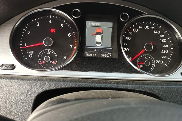 Used Volkswagen FAW-Volkswagen CC 2012 2.0 TSI Luxury Model Odometer Close Up