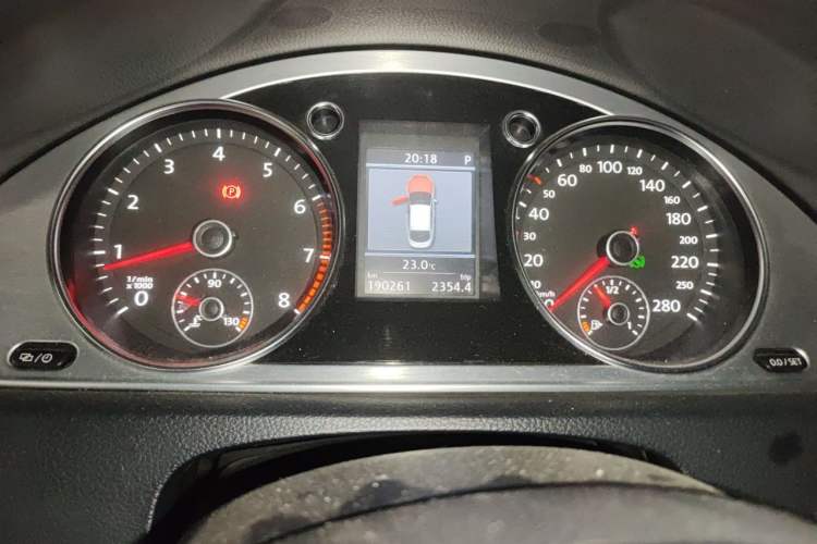 Used Volkswagen FAW-Volkswagen CC 2012 1.8TSI Luxury Model Odometer Close Up