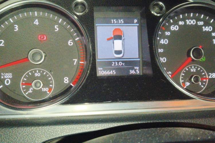 Used Volkswagen FAW-Volkswagen CC 2012 2.0 TSI Luxury Model Odometer Close Up