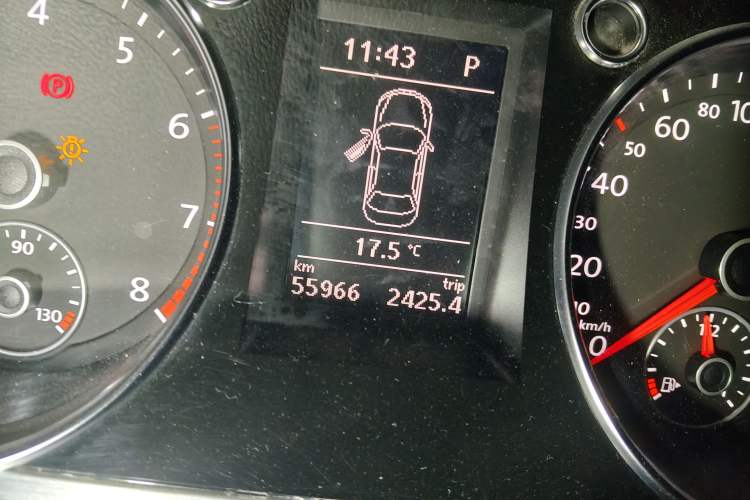 Used Volkswagen FAW-Volkswagen CC 2012 1.8TSI Prestige Model Odometer Close Up