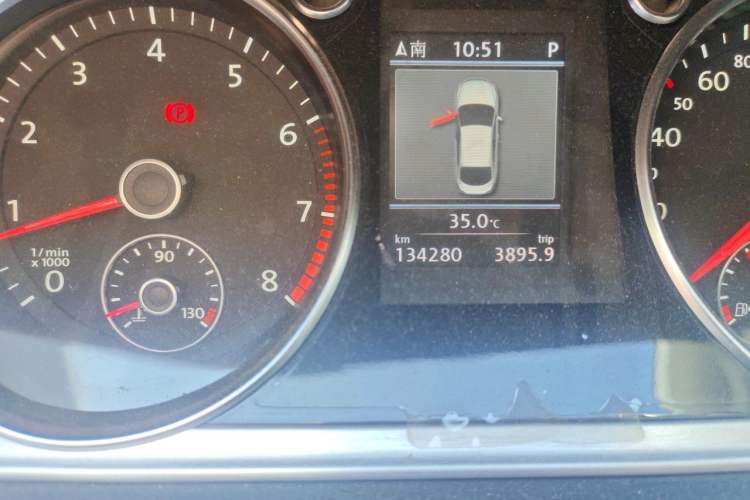 Used Volkswagen FAW-Volkswagen CC 2012 1.8TSI Luxury Model Odometer Close Up