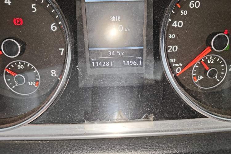 Used Volkswagen FAW-Volkswagen CC 2012 1.8TSI Luxury Model Odometer Close Up