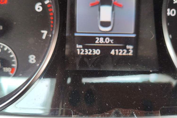 Used Volkswagen FAW-Volkswagen CC 2012 1.8TSI Luxury Model Odometer Close Up