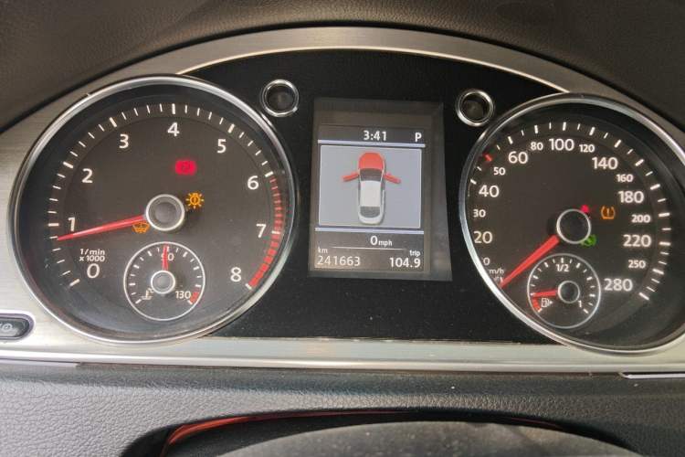 Used Volkswagen FAW-Volkswagen CC 2012 1.8TSI Luxury Model Odometer Close Up