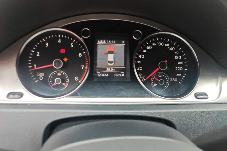Used Volkswagen FAW-Volkswagen CC 2012 1.8TSI Luxury Model Odometer Close Up