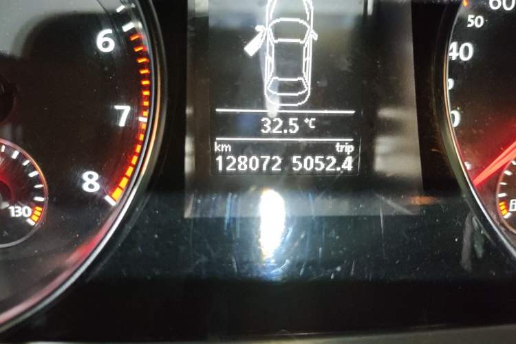 Used Volkswagen FAW-Volkswagen CC 2012 1.8TSI Elite Edition Odometer Close Up