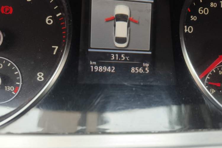 Used Volkswagen FAW-Volkswagen CC 2012 2.0 TSI Ultimate Edition Odometer Close Up