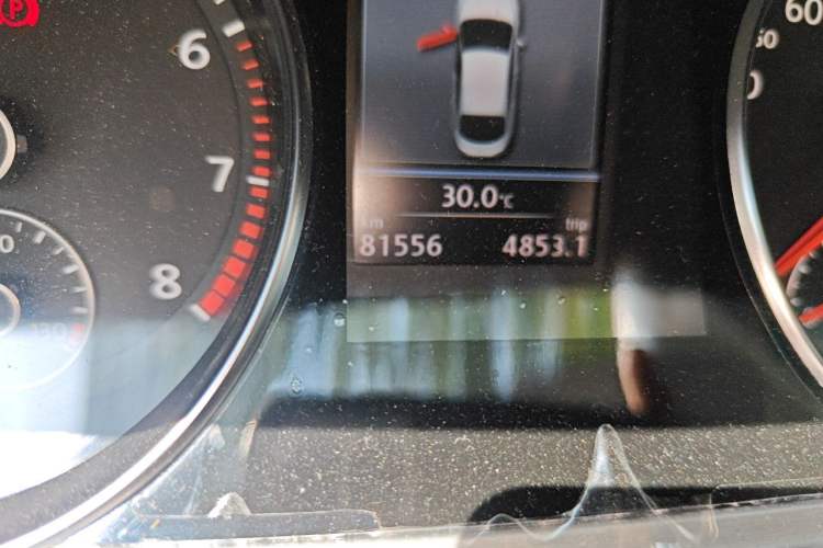 Used Volkswagen FAW-Volkswagen CC 2012 1.8TSI Luxury Model Odometer Close Up