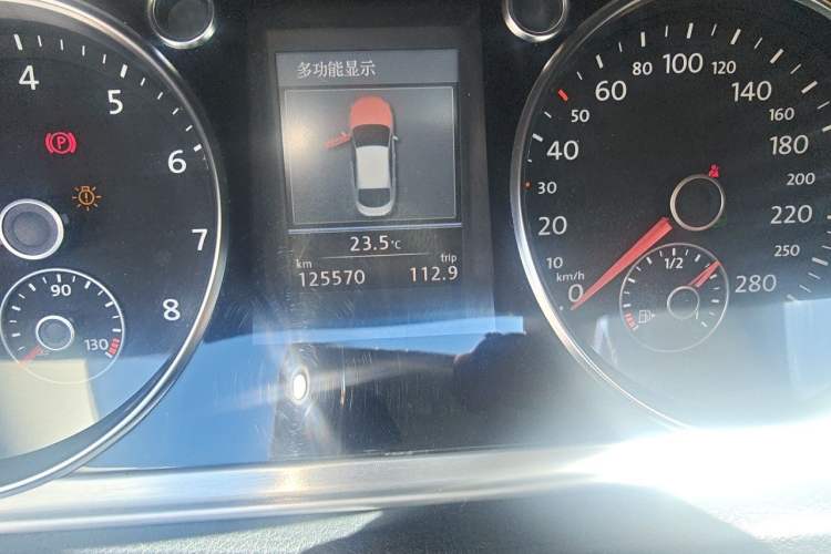 Used Volkswagen FAW-Volkswagen CC 2012 1.8TSI Luxury Model Odometer Close Up