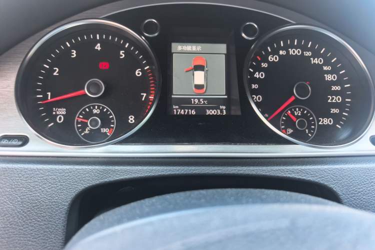 Used Volkswagen FAW-Volkswagen CC 2012 1.8TSI Prestige Model Odometer Close Up