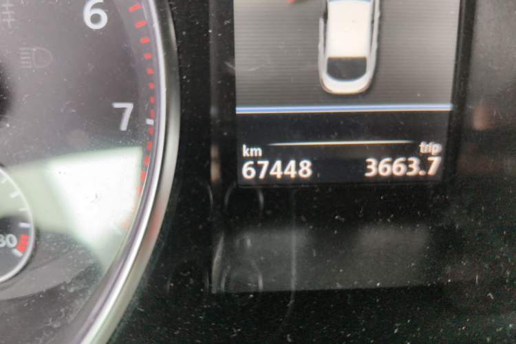 Used Volkswagen FAW-Volkswagen CC 2012 1.8TSI Luxury Model Odometer Close Up