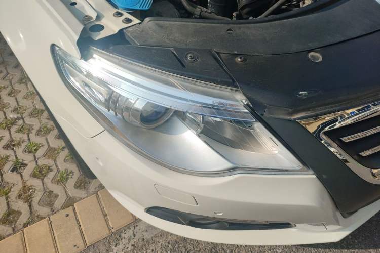 Used Volkswagen FAW-Volkswagen CC 2012 1.8TSI Luxury Model Right Front Headlight