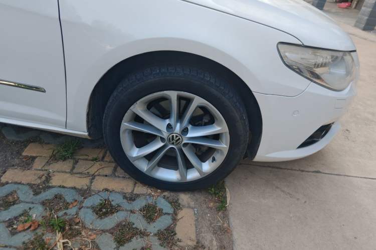 Used Volkswagen FAW-Volkswagen CC 2012 2.0 TSI Luxury Model Right Front Wheel Hub
