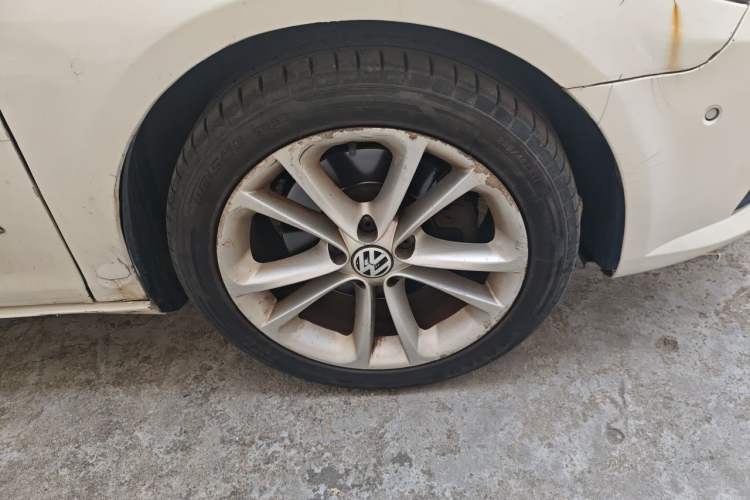 Used Volkswagen FAW-Volkswagen CC 2012 1.8TSI Luxury Model Right Front Wheel Hub