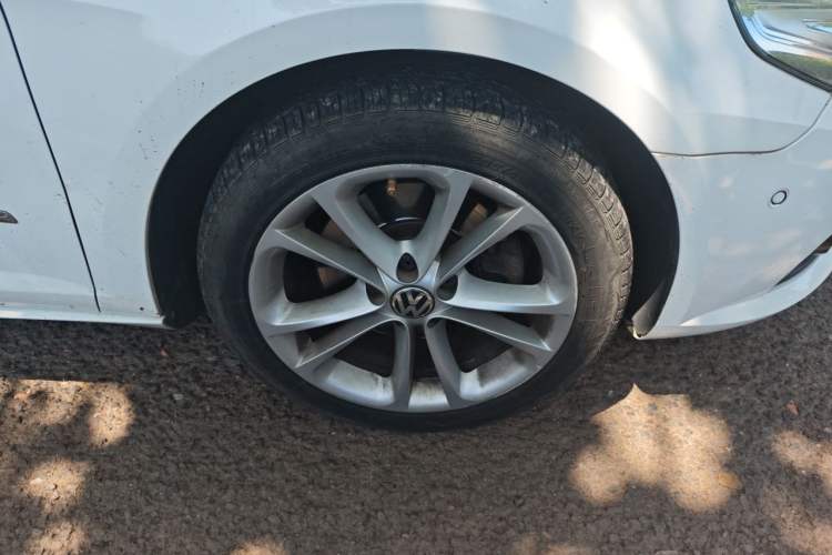Used Volkswagen FAW-Volkswagen CC 2012 3.0 FSI V6 Right Front Wheel Hub
