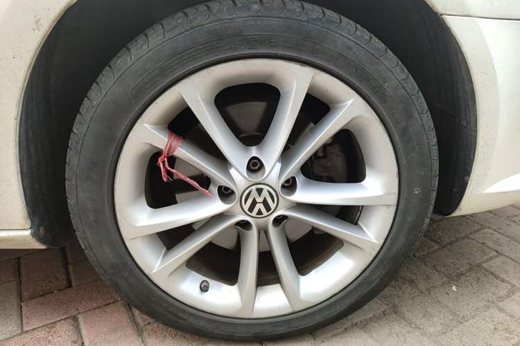 Used Volkswagen FAW-Volkswagen CC 2012 2.0 TSI Luxury Model Right Front Wheel Hub