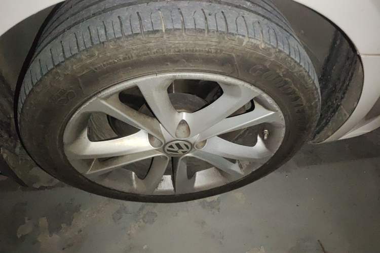 Used Volkswagen FAW-Volkswagen CC 2012 1.8TSI Luxury Model Right Front Wheel Hub
