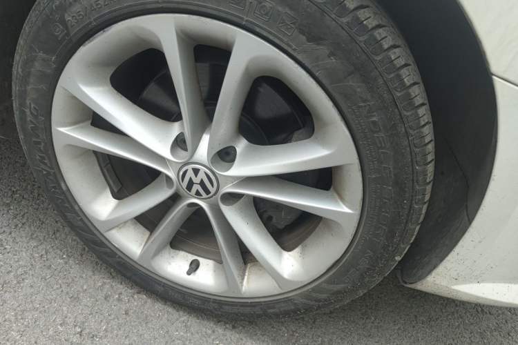 Used Volkswagen FAW-Volkswagen CC 2012 1.8TSI Luxury Model Right Front Wheel Hub