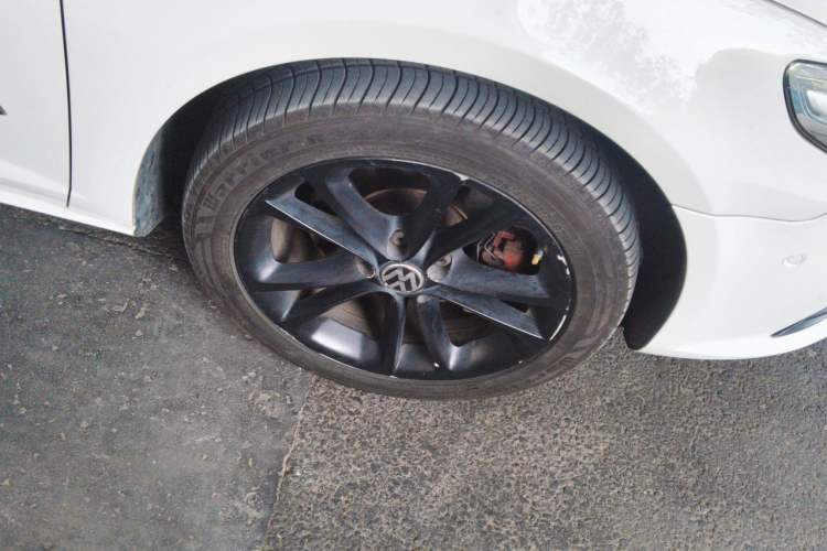 Used Volkswagen FAW-Volkswagen CC 2012 2.0 TSI Luxury Model Right Front Wheel Hub