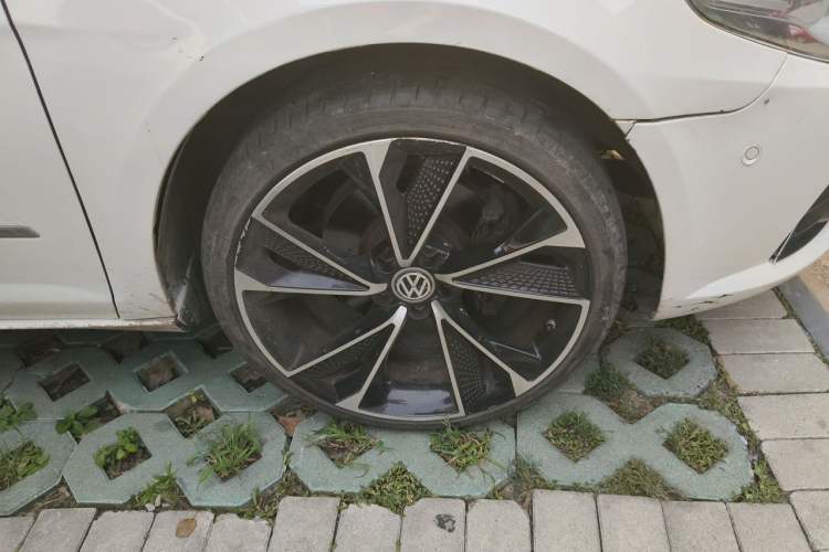 Used Volkswagen FAW-Volkswagen CC 2012 2.0 TSI Ultimate Edition Right Front Wheel Hub