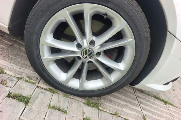 Used Volkswagen FAW-Volkswagen CC 2012 2.0 TSI Ultimate Edition Right Front Wheel Hub