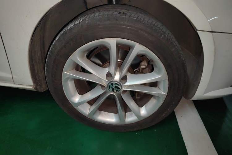Used Volkswagen FAW-Volkswagen CC 2012 2.0 TSI Luxury Model Right Front Wheel Hub
