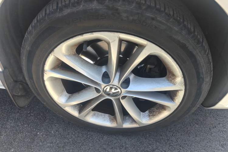 Used Volkswagen FAW-Volkswagen CC 2012 1.8TSI Luxury Model Right Front Wheel Hub