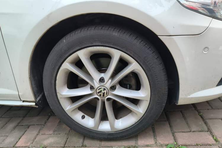 Used Volkswagen FAW-Volkswagen CC 2012 1.8TSI Luxury Model Right Front Wheel Hub