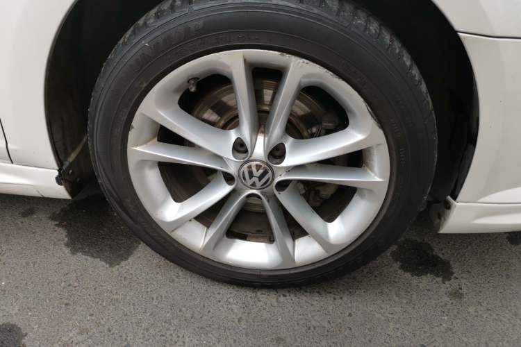 Used Volkswagen FAW-Volkswagen CC 2012 2.0 TSI Luxury Model Right Front Wheel Hub