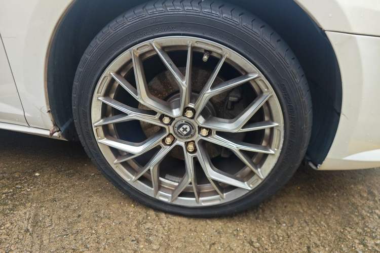 Used Volkswagen FAW-Volkswagen CC 2012 1.8TSI Luxury Model Right Front Wheel Hub