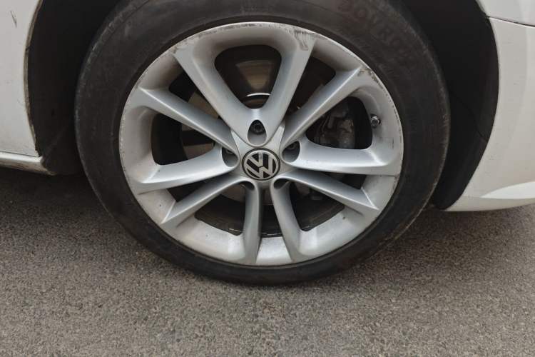 Used Volkswagen FAW-Volkswagen CC 2012 2.0 TSI Luxury Model Right Front Wheel Hub