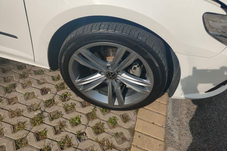 Used Volkswagen FAW-Volkswagen CC 2012 1.8TSI Luxury Model Right Front Wheel Hub