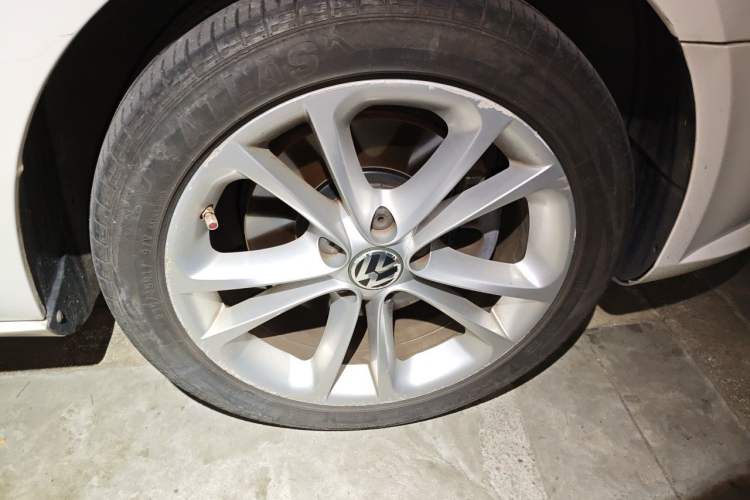 Used Volkswagen FAW-Volkswagen CC 2012 1.8TSI Elite Edition Right Front Wheel Hub