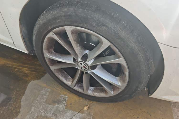 Used Volkswagen FAW-Volkswagen CC 2012 1.8TSI Luxury Model Right Front Wheel Hub