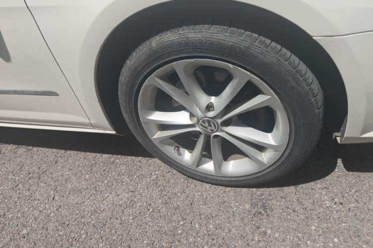 Used Volkswagen FAW-Volkswagen CC 2012 1.8TSI Luxury Model Right Front Wheel Hub