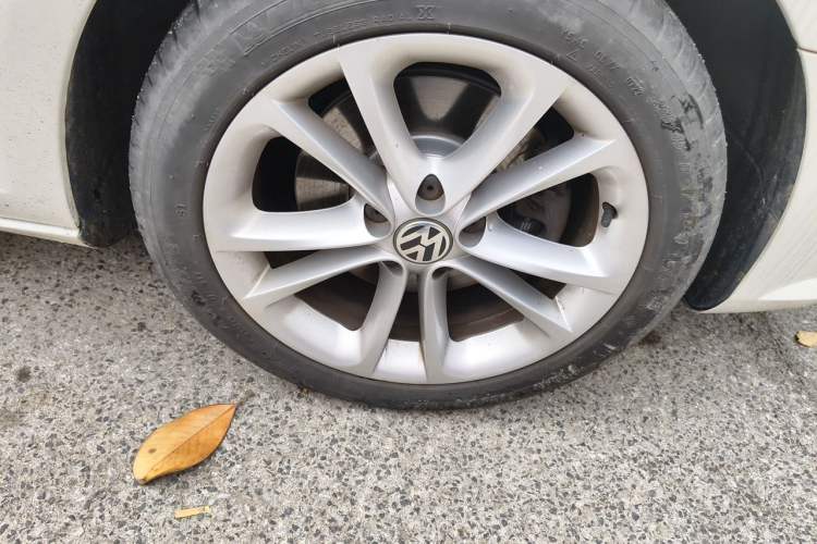 Used Volkswagen FAW-Volkswagen CC 2012 1.8TSI Luxury Model Right Front Wheel Hub