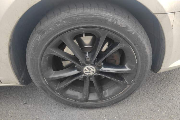 Used Volkswagen FAW-Volkswagen CC 2012 1.8TSI Luxury Model Right Front Wheel Hub