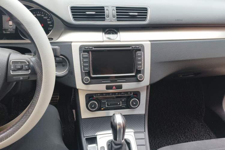 Used Volkswagen FAW-Volkswagen CC 2012 2.0 TSI Ultimate Edition Audio And AC Panel